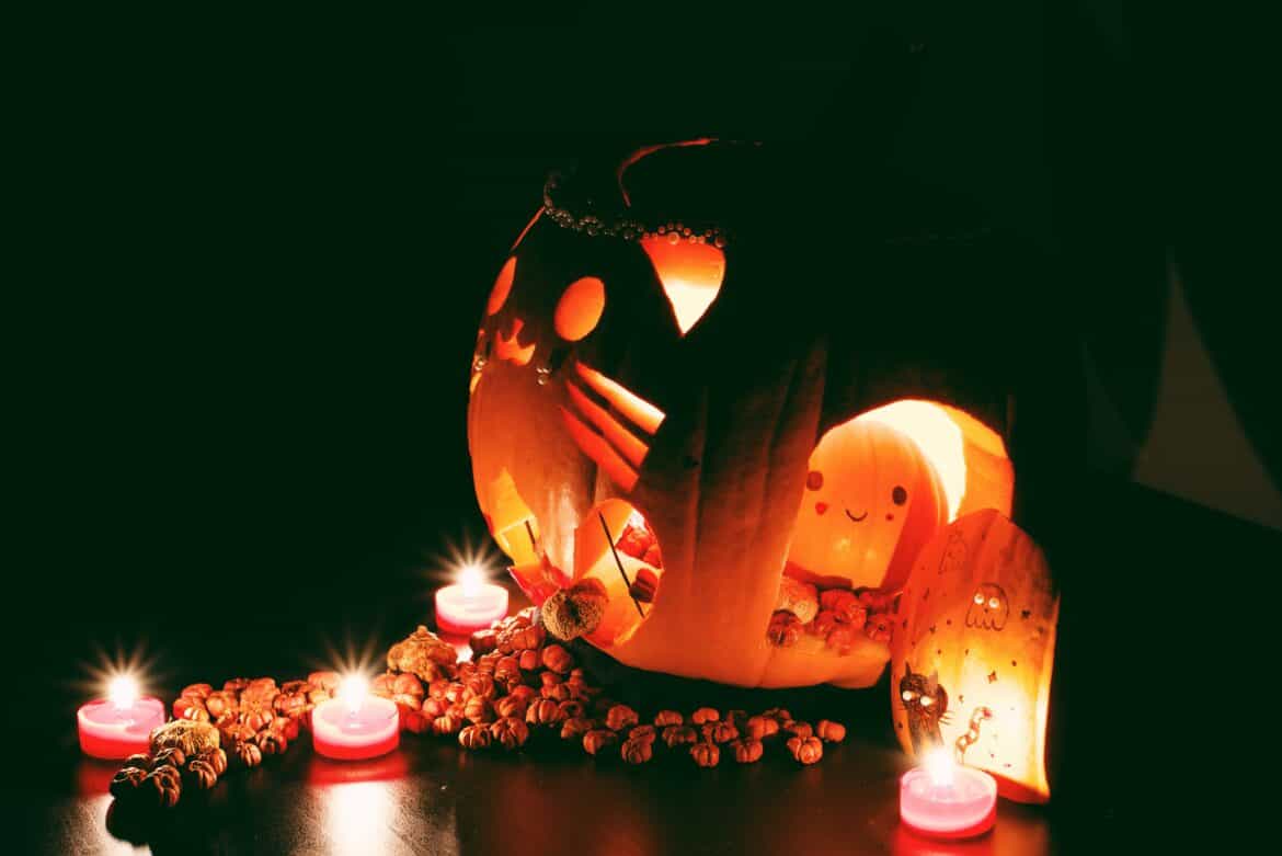 cute pumpkin carving idea