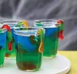 Halloween Jello Worms is a super easy to make, cool, slimy treat that your boys and ghouls are sure to enjoy!