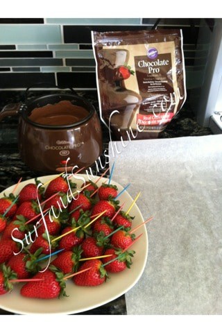 How to Make Football Chocolate Covered Strawberries How to Make Chocolate Covered Football Strawberries for Superbowl