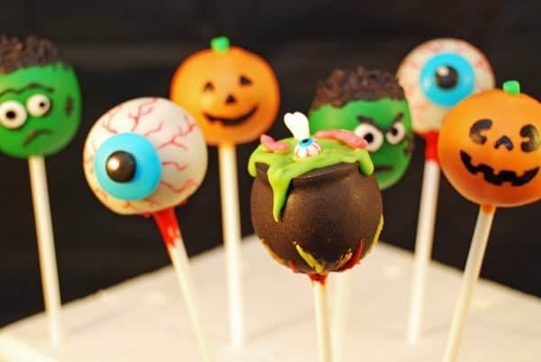 15 Spookalicious Halloween Cake Pops