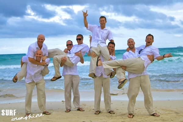 15 Fun And Original Wedding Party Photos