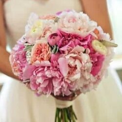 10 Romantic Peony Bridal Bouquets