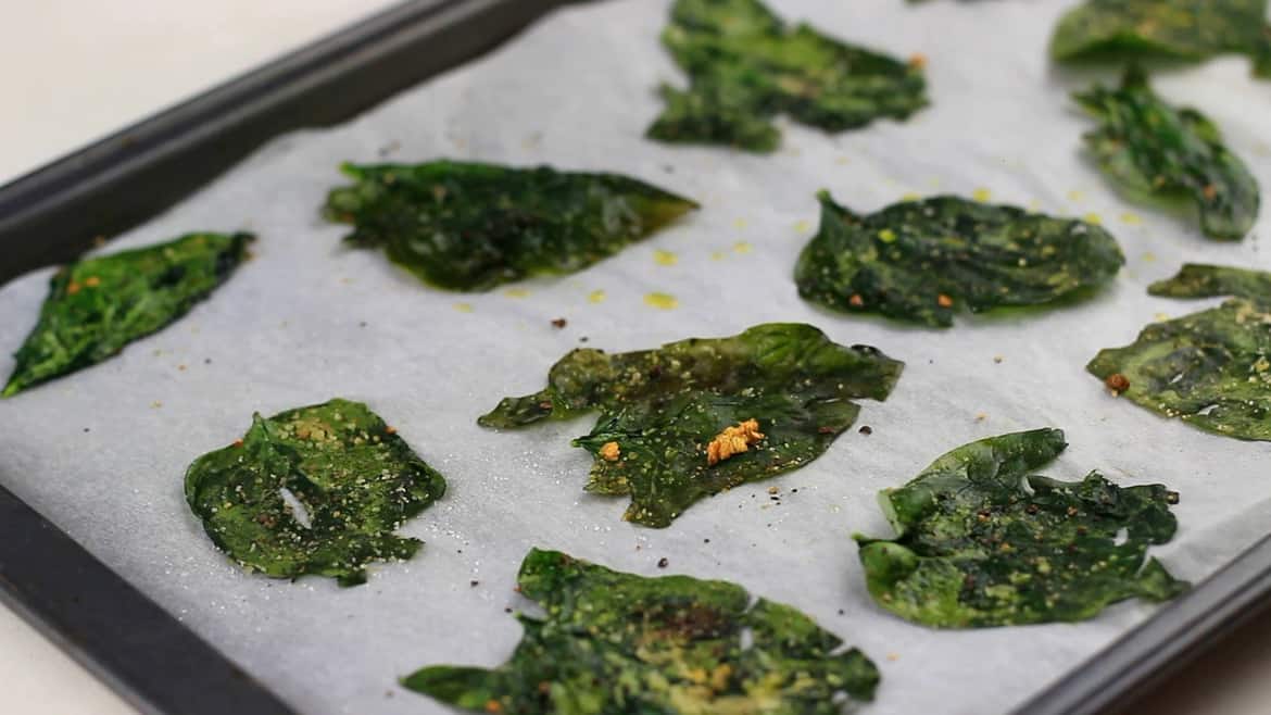 The BEST Baked Garlic Spinach Chips Recipe