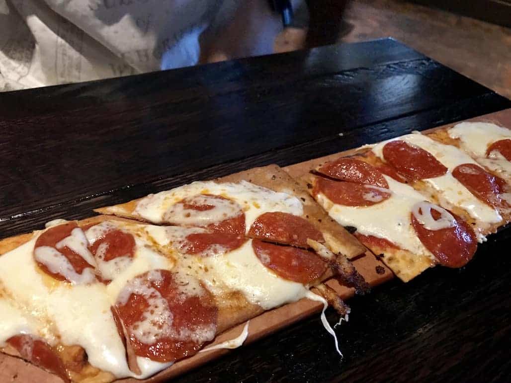 universal orlando pizza