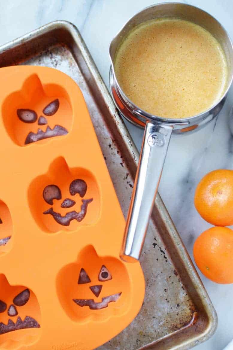 pumpkin jack-o-lantern halloween gummy treats