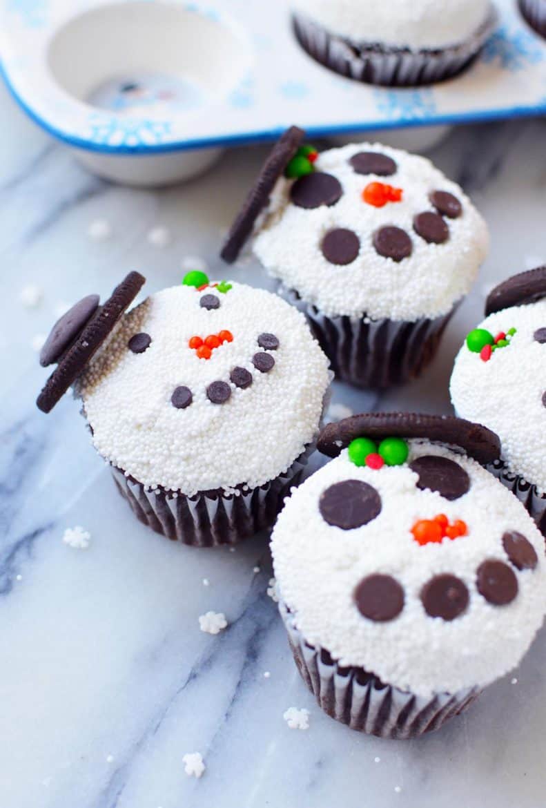 These Snowman Cupcakes Are So Adorable And Easy To Make! These Snowman Cupcakes Are So Adorable And Easy To Make!