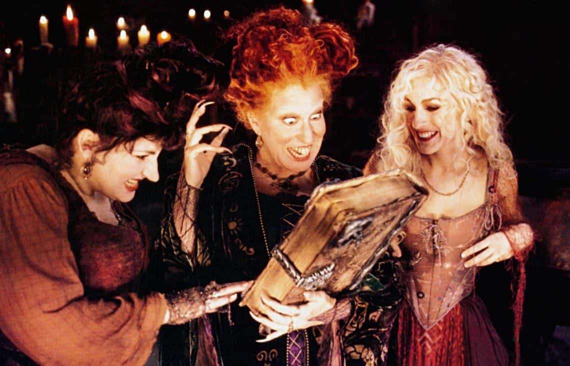 1988 - beaches interview - johnny carson - bette midler - part 2 - bootleg betty hocus pocus 1140x733 - We Reveal 7 Secrets from Cult Favorite Hocus Pocus for its 25th Anniversary