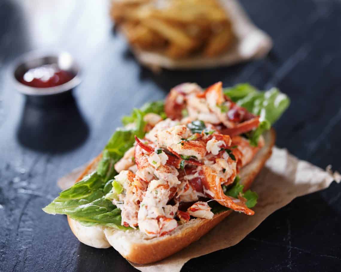 lobster roll sandwich