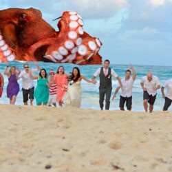 15 Fun and Original Wedding Party Photos