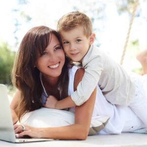 jeana travels blogger with son