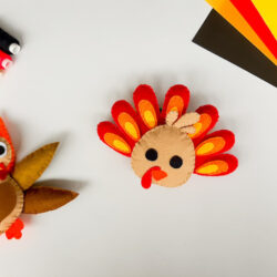 Thanksgiving Felt Turkey Craft (Free pattern!)