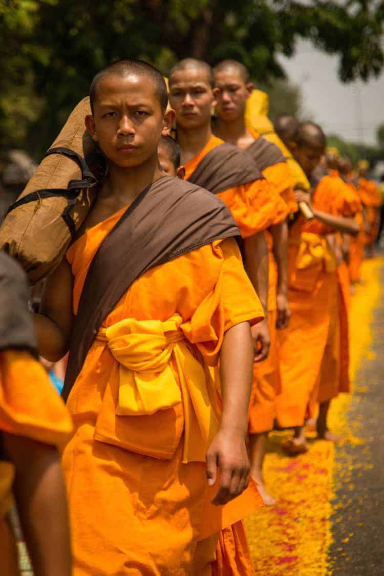 500 Dhutanga Thailand Monks carrying Buddha relics
