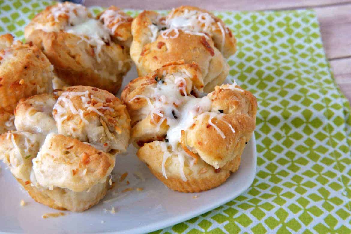 mini cheesy garlic and bacon pull apart bread recipe