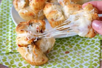 mini cheesy garlic and bacon pull apart bread recipe